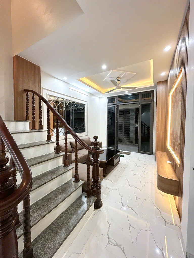 4 TẦNG, 42 M, 7.15 TỶ, HOÀNG MAI, HÀ NỘI, E TÙNG, 0911516869 (0349651689)